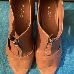 Aldo Women leather dress shoes size 9